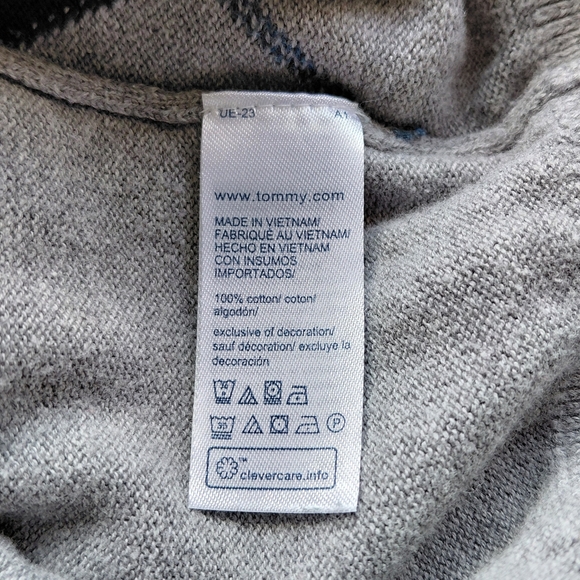 Tommy Hilfiger V-Neck Sweater in Gray and Black Argyle - Picture 4 of 6